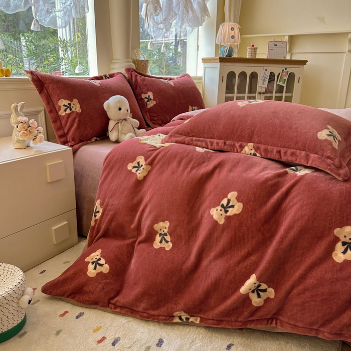 91家纺网 家纺一手货源 找家纺 绵庭家纺 2025新款高克重牛奶绒被套单件单被套被套单品 奶盖小熊-红