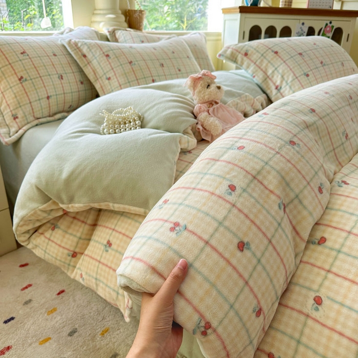 91家纺网 家纺一手货源 找家纺 绵庭家纺 2025新款高克重牛奶绒被套单件单被套被套单品 桃你喜欢-黄