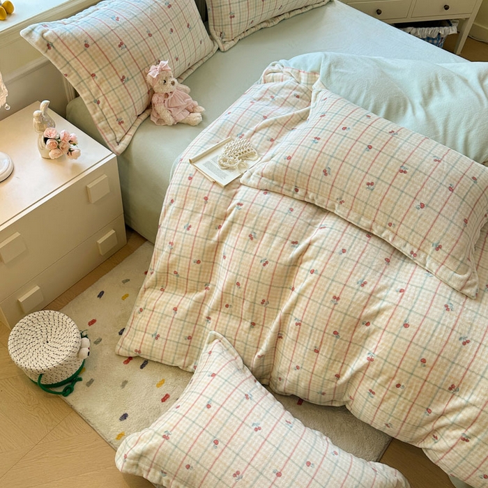 91家纺网 家纺一手货源 找家纺 绵庭家纺 2025新款高克重牛奶绒被套单件单被套被套单品 桃你喜欢-黄