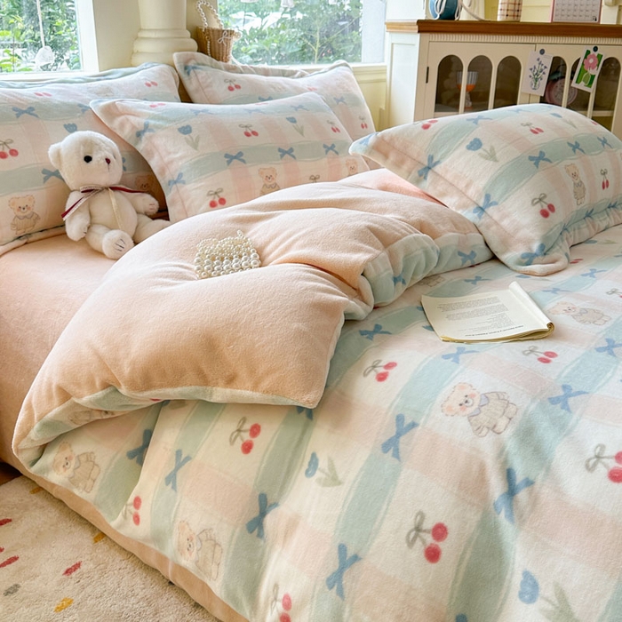 91家纺网 家纺一手货源 找家纺 绵庭家纺 2025新款高克重牛奶绒被套单件单被套被套单品 小熊饼干