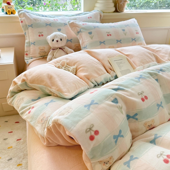 91家纺网 家纺一手货源 找家纺 绵庭家纺 2025新款高克重牛奶绒被套单件单被套被套单品 小熊饼干