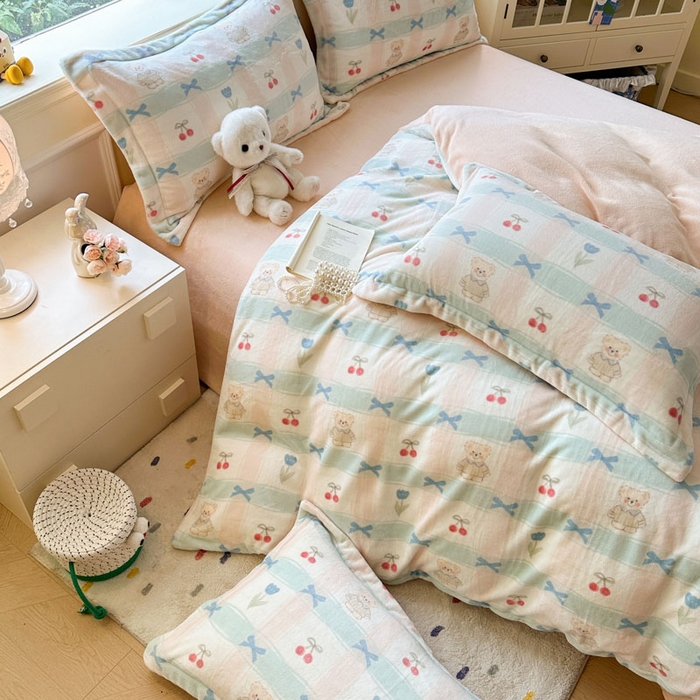 91家纺网 家纺一手货源 找家纺 绵庭家纺 2025新款高克重牛奶绒被套单件单被套被套单品 小熊饼干