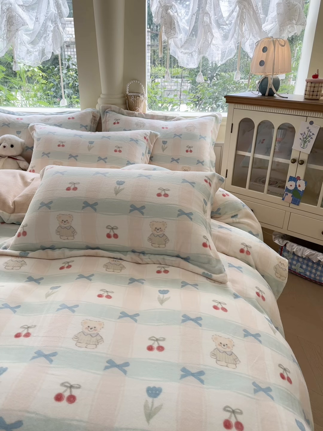 91家纺网 家纺一手货源 找家纺 绵庭家纺 2025新款高克重牛奶绒被套单件单被套被套单品 小熊饼干