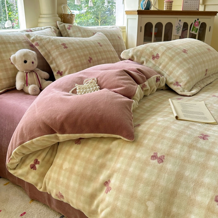 91家纺网 家纺一手货源 找家纺 绵庭家纺 2025新款高克重牛奶绒被套单件单被套被套单品 星梦蝶结-绿