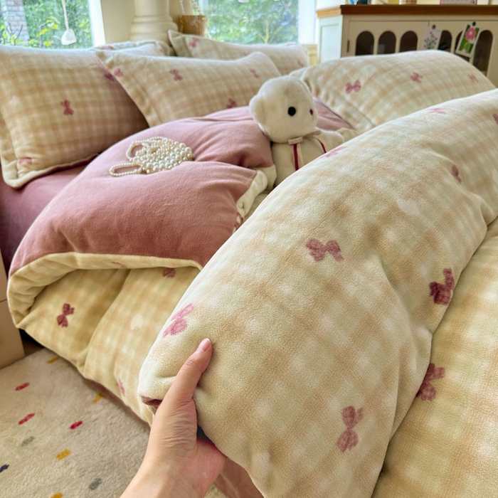 91家纺网 家纺一手货源 找家纺 绵庭家纺 2025新款高克重牛奶绒被套单件单被套被套单品 星梦蝶结-绿