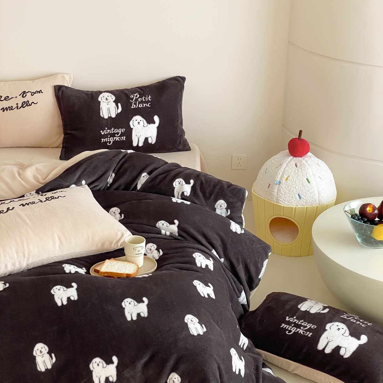 91家纺网 家纺一手货源 找家纺 （总）时亿家居 2025新款高克重獭獭绒四件套-复古小狗