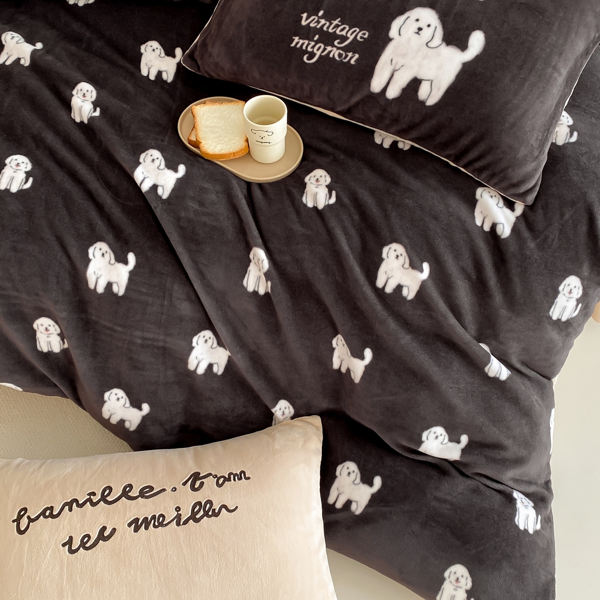 91家纺网 家纺一手货源 找家纺 （总）时亿家居 2025新款高克重獭獭绒四件套-复古小狗