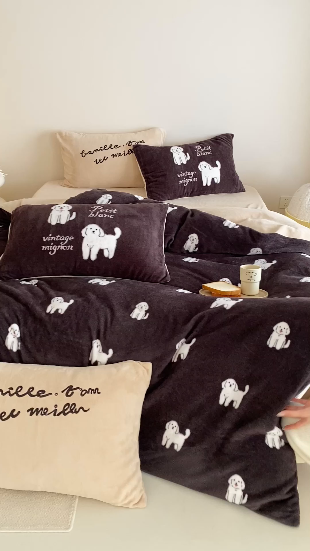 91家纺网 家纺一手货源 找家纺 （总）时亿家居 2025新款高克重獭獭绒四件套-复古小狗