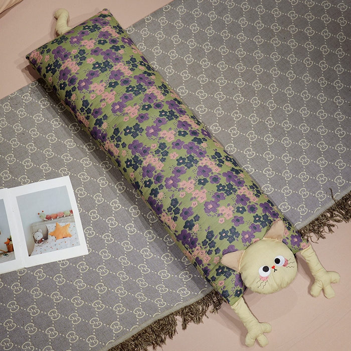 91家纺网 家纺一手货源 找家纺 （总）仟亿莱 2025新款亲肤舒适举手猫咪长条抱枕单品抱枕单件抱枕