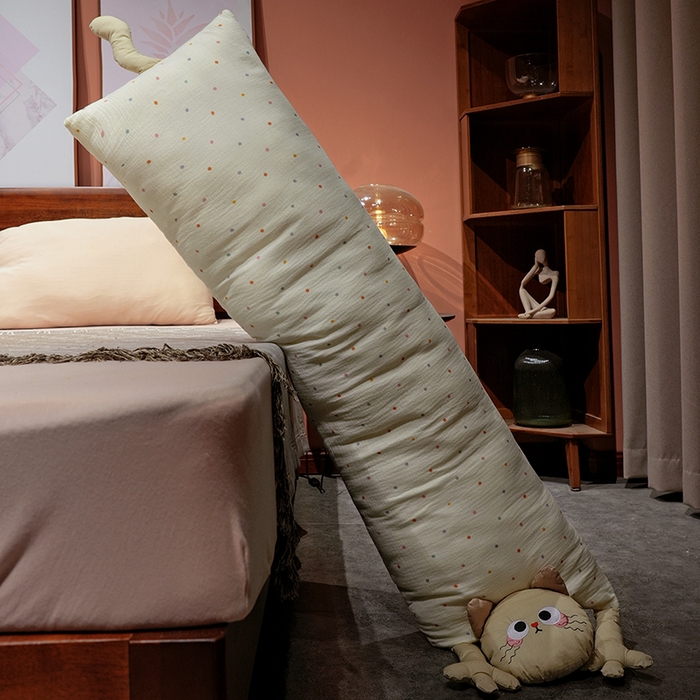 91家纺网 家纺一手货源 找家纺 （总）仟亿莱 2025新款亲肤舒适举手猫咪长条抱枕单品抱枕单件抱枕