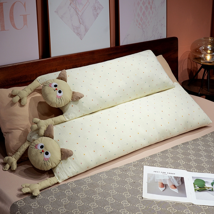 91家纺网 家纺一手货源 找家纺 （总）仟亿莱 2025新款亲肤舒适举手猫咪长条抱枕单品抱枕单件抱枕