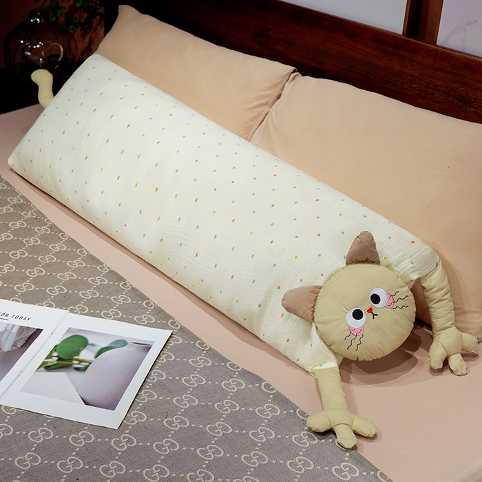 91家纺网 家纺一手货源 找家纺 仟亿莱 2025新款亲肤舒适举手猫咪长条抱枕单品抱枕单件抱枕 长条洋气碎花喵