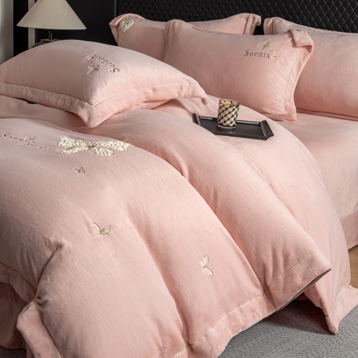 91家纺网 家纺一手货源 找家纺 （总）魅都 2025新款冬季全消光超柔高克重牛奶绒四件套-蝴蝶印记