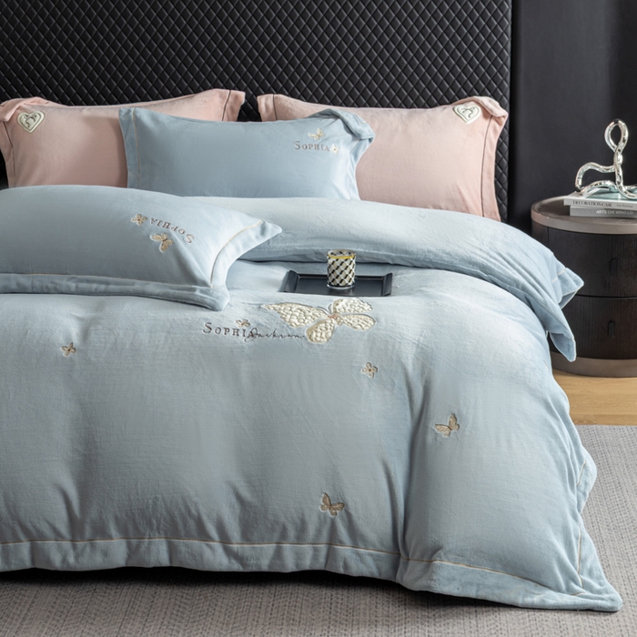 91家纺网 家纺一手货源 找家纺 （总）魅都 2025新款冬季全消光超柔高克重牛奶绒四件套-蝴蝶印记