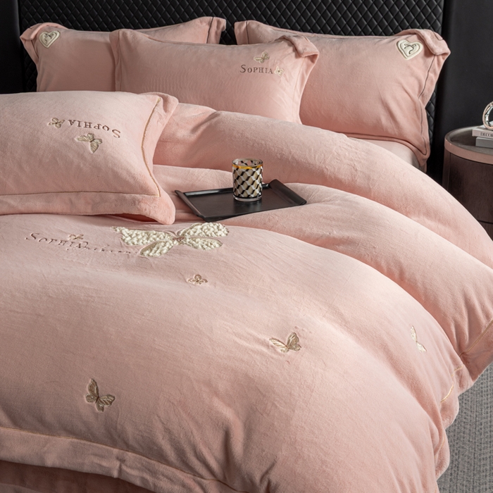 91家纺网 家纺一手货源 找家纺 （总）魅都 2025新款冬季全消光超柔高克重牛奶绒四件套-蝴蝶印记