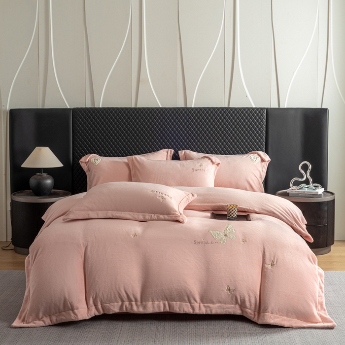 91家纺网 家纺一手货源 找家纺 （总）魅都 2025新款冬季全消光超柔高克重牛奶绒四件套-蝴蝶印记