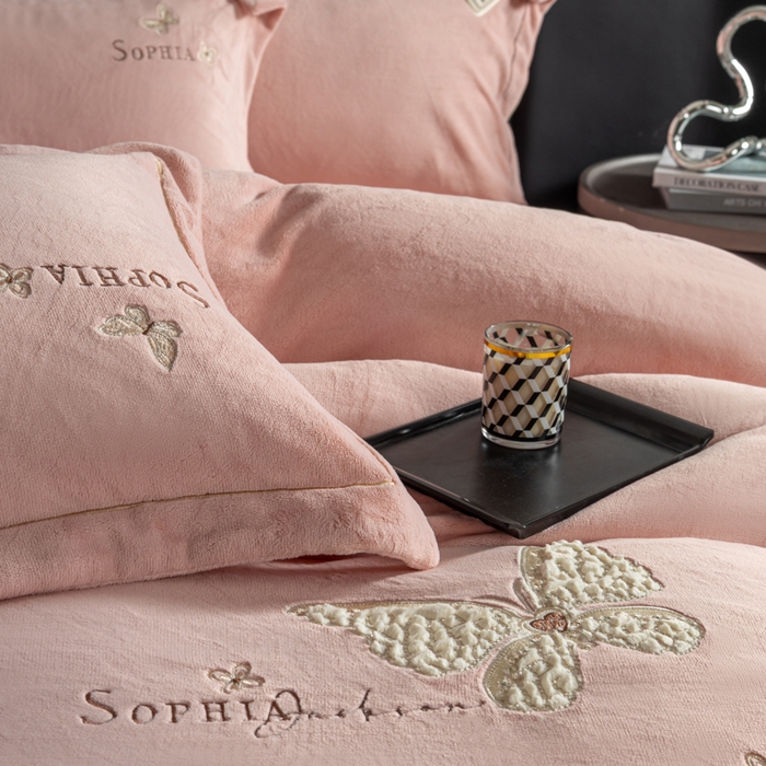 91家纺网 家纺一手货源 找家纺 （总）魅都 2025新款冬季全消光超柔高克重牛奶绒四件套-蝴蝶印记