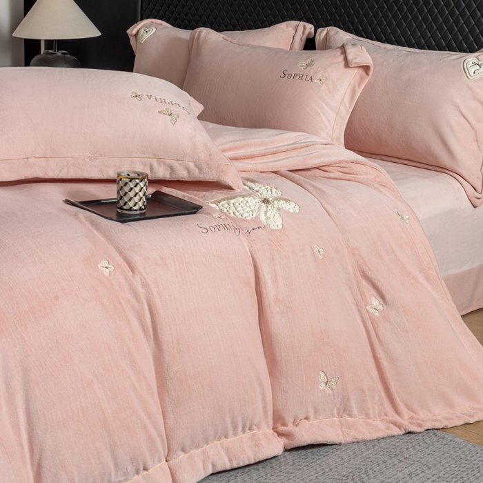 91家纺网 家纺一手货源 找家纺 （总）魅都 2025新款冬季全消光超柔高克重牛奶绒四件套-蝴蝶印记