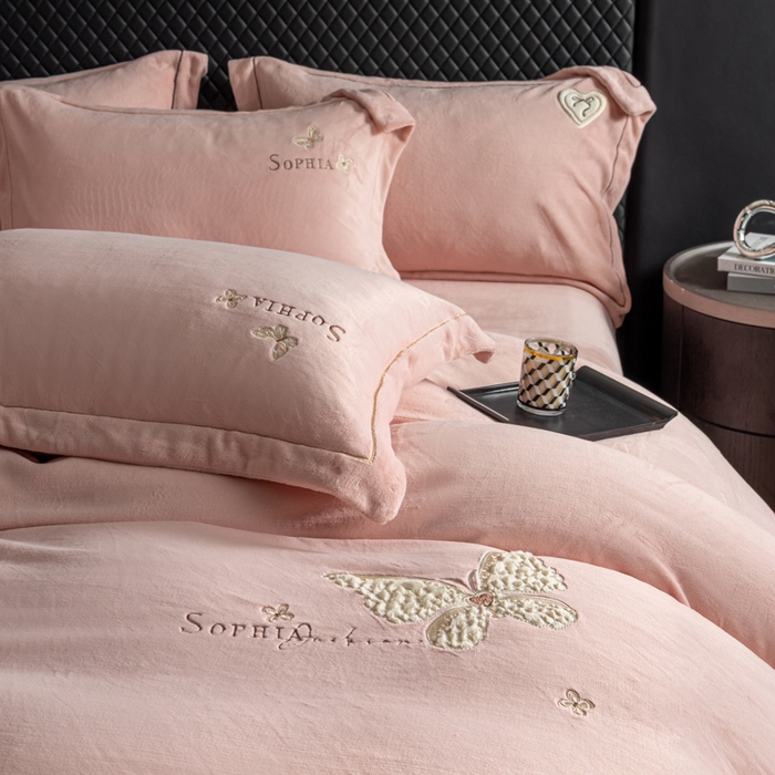 91家纺网 家纺一手货源 找家纺 （总）魅都 2025新款冬季全消光超柔高克重牛奶绒四件套-蝴蝶印记