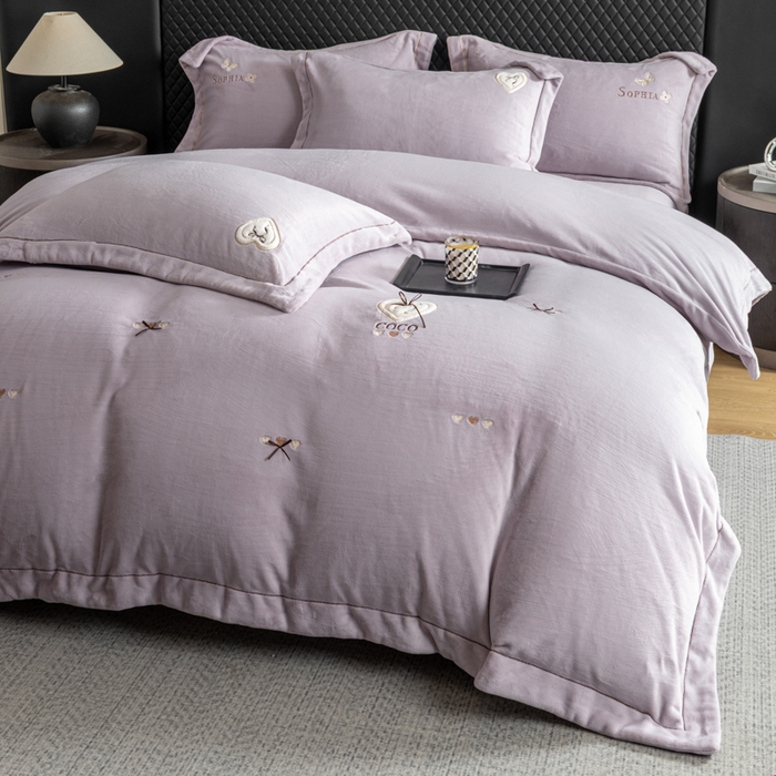 91家纺网 家纺一手货源 找家纺 魅都 2025新款冬季全消光超柔高克重牛奶绒四件套-COCO COCO-幸运紫