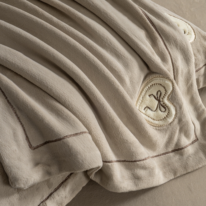 91家纺网 家纺一手货源 找家纺 魅都 2025新款冬季全消光超柔高克重牛奶绒四件套-COCO COCO-浅米咖