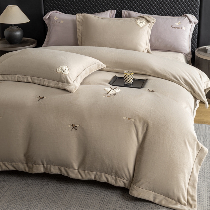 91家纺网 家纺一手货源 找家纺 魅都 2025新款冬季全消光超柔高克重牛奶绒四件套-COCO COCO-浅米咖