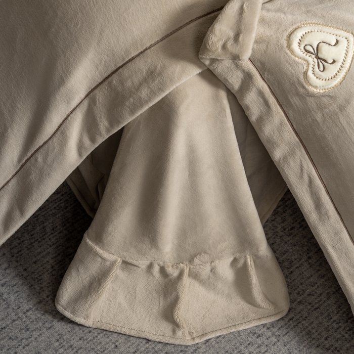 91家纺网 家纺一手货源 找家纺 魅都 2025新款冬季全消光超柔高克重牛奶绒四件套-COCO COCO-浅米咖