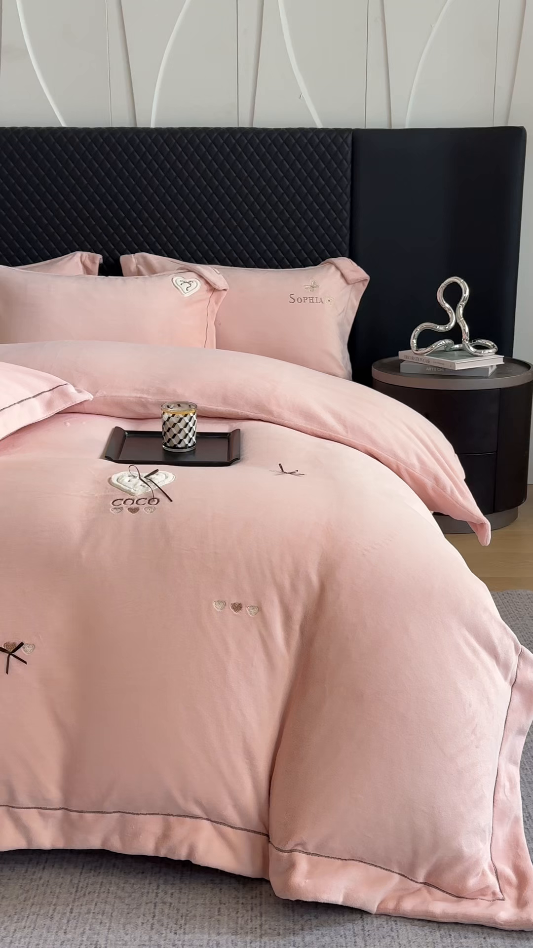 91家纺网 家纺一手货源 找家纺 魅都 2025新款冬季全消光超柔高克重牛奶绒四件套-COCO COCO-幸运粉