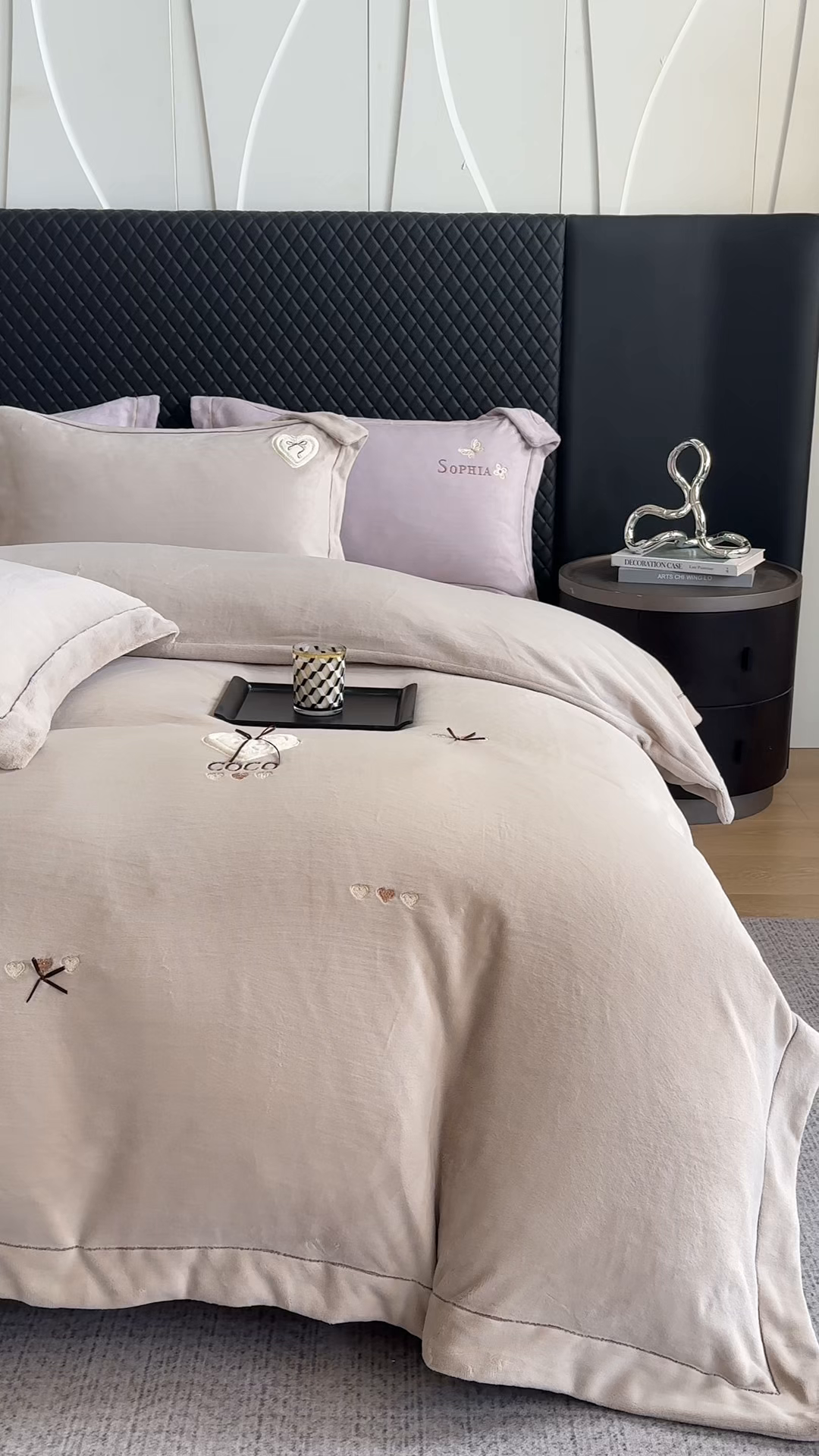 91家纺网 家纺一手货源 找家纺 魅都 2025新款冬季全消光超柔高克重牛奶绒四件套-COCO COCO-浅米咖