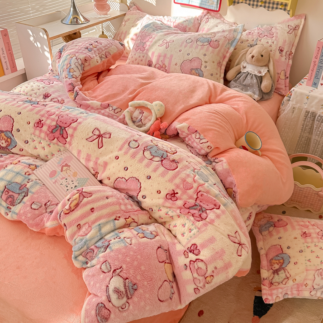 91家纺网 家纺一手货源 找家纺 韩巢家纺 2025新款高克重雪花绒牛奶绒四件套系列 巴丽娜