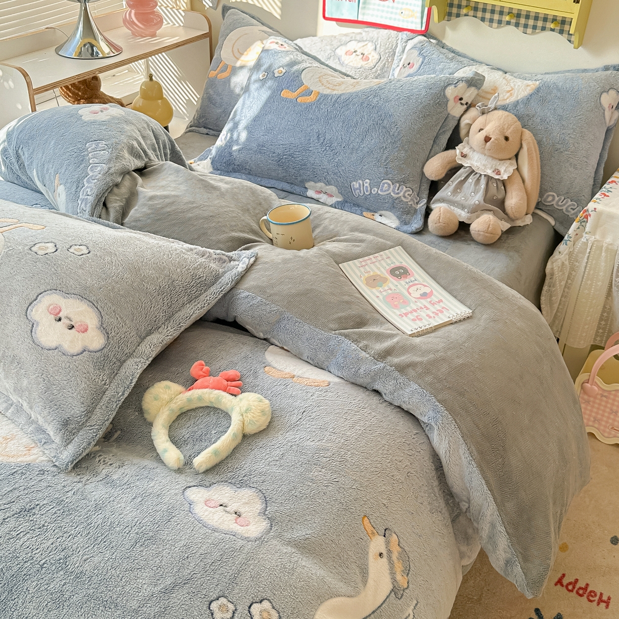 91家纺网 家纺一手货源 找家纺 韩巢家纺 2025新款高克重雪花绒牛奶绒四件套系列 大白鹅