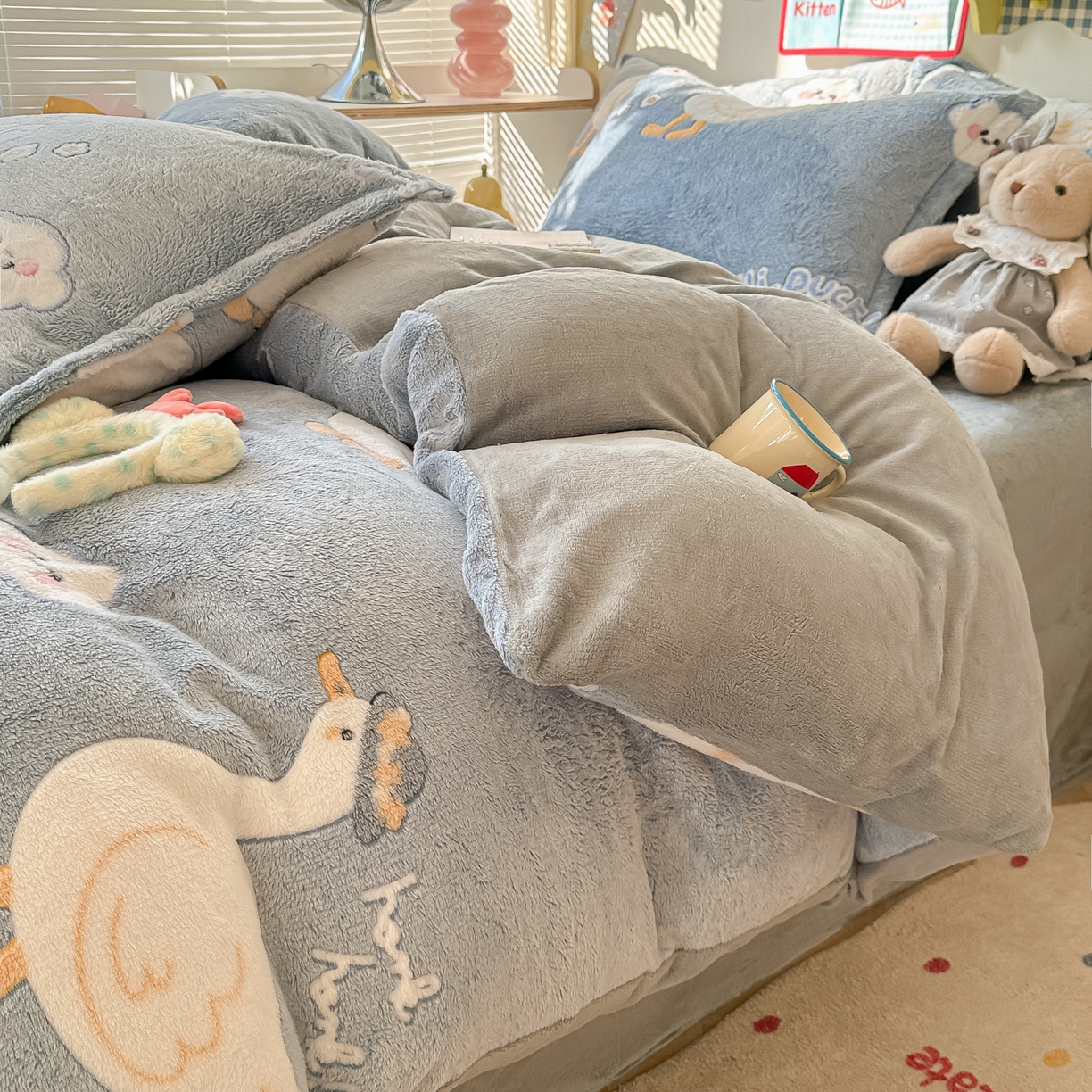 91家纺网 家纺一手货源 找家纺 韩巢家纺 2025新款高克重雪花绒牛奶绒四件套系列 大白鹅