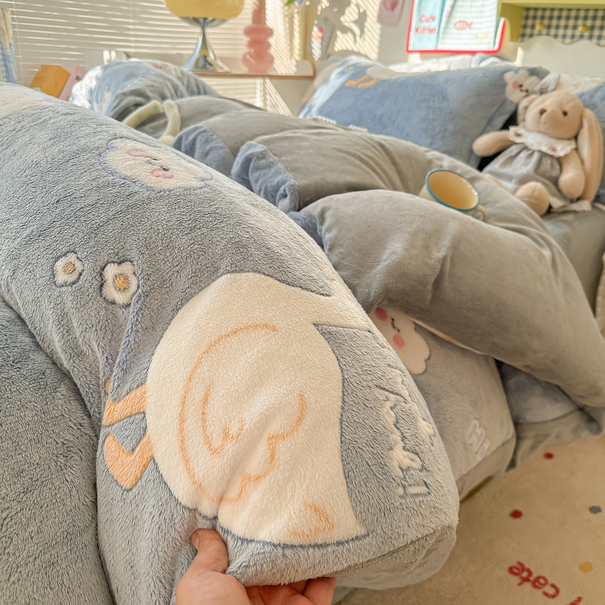 91家纺网 家纺一手货源 找家纺 韩巢家纺 2025新款高克重雪花绒牛奶绒四件套系列 大白鹅