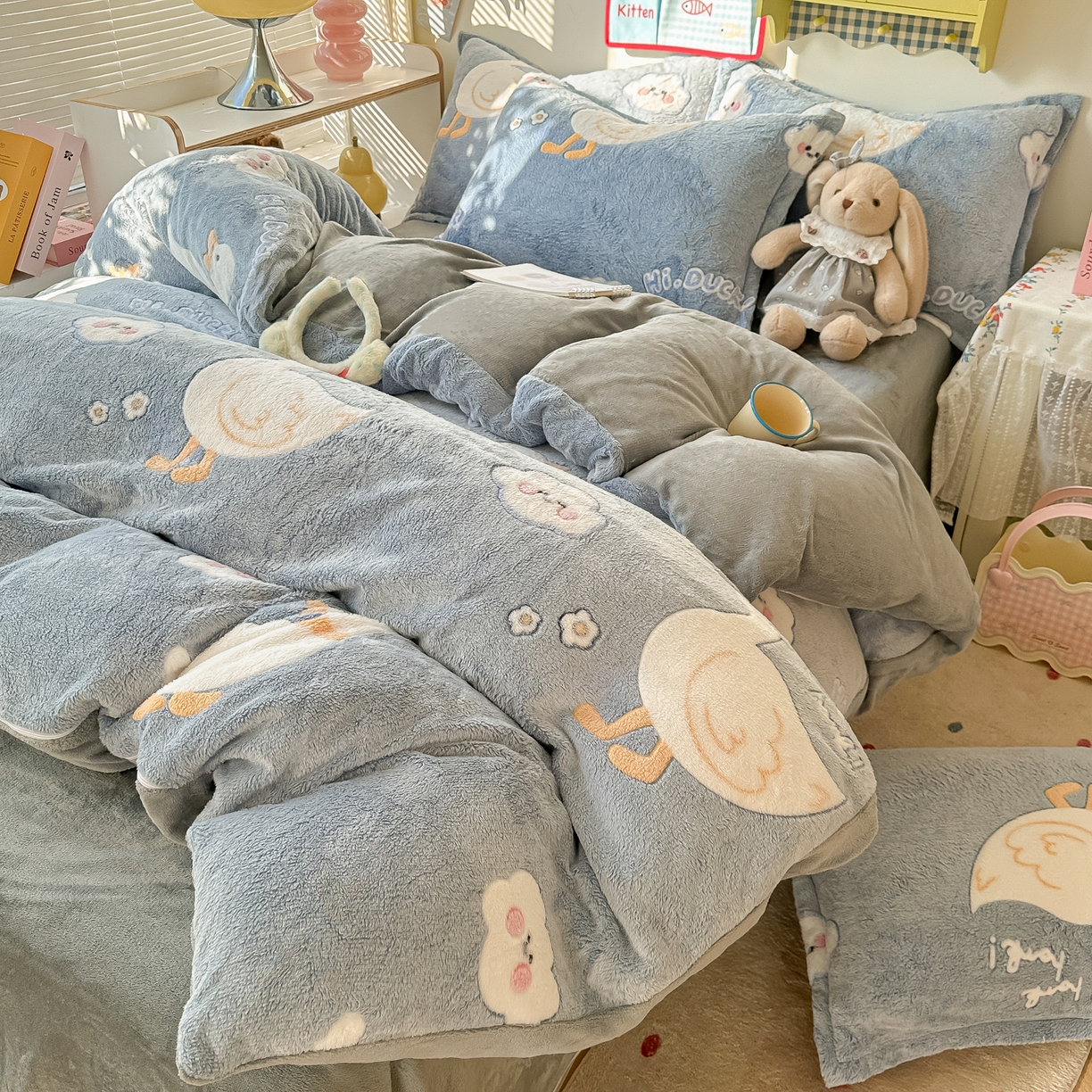 91家纺网 家纺一手货源 找家纺 韩巢家纺 2025新款高克重雪花绒牛奶绒四件套系列 大白鹅