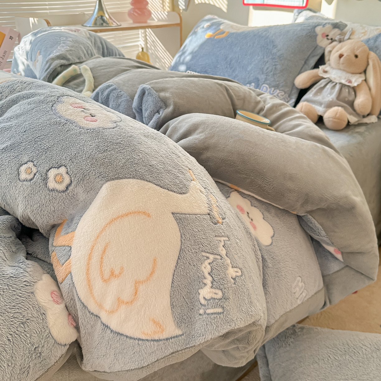 91家纺网 家纺一手货源 找家纺 韩巢家纺 2025新款高克重雪花绒牛奶绒四件套系列 大白鹅