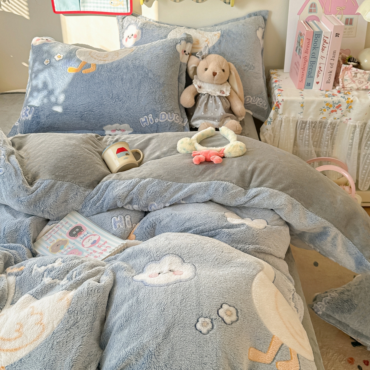 91家纺网 家纺一手货源 找家纺 韩巢家纺 2025新款高克重雪花绒牛奶绒四件套系列 大白鹅