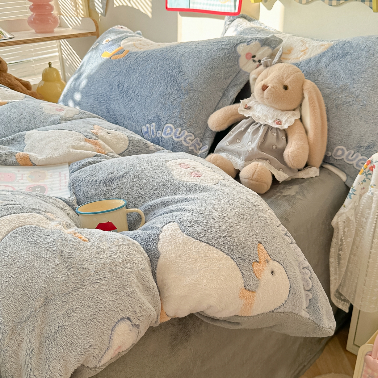 91家纺网 家纺一手货源 找家纺 韩巢家纺 2025新款高克重雪花绒牛奶绒四件套系列 大白鹅