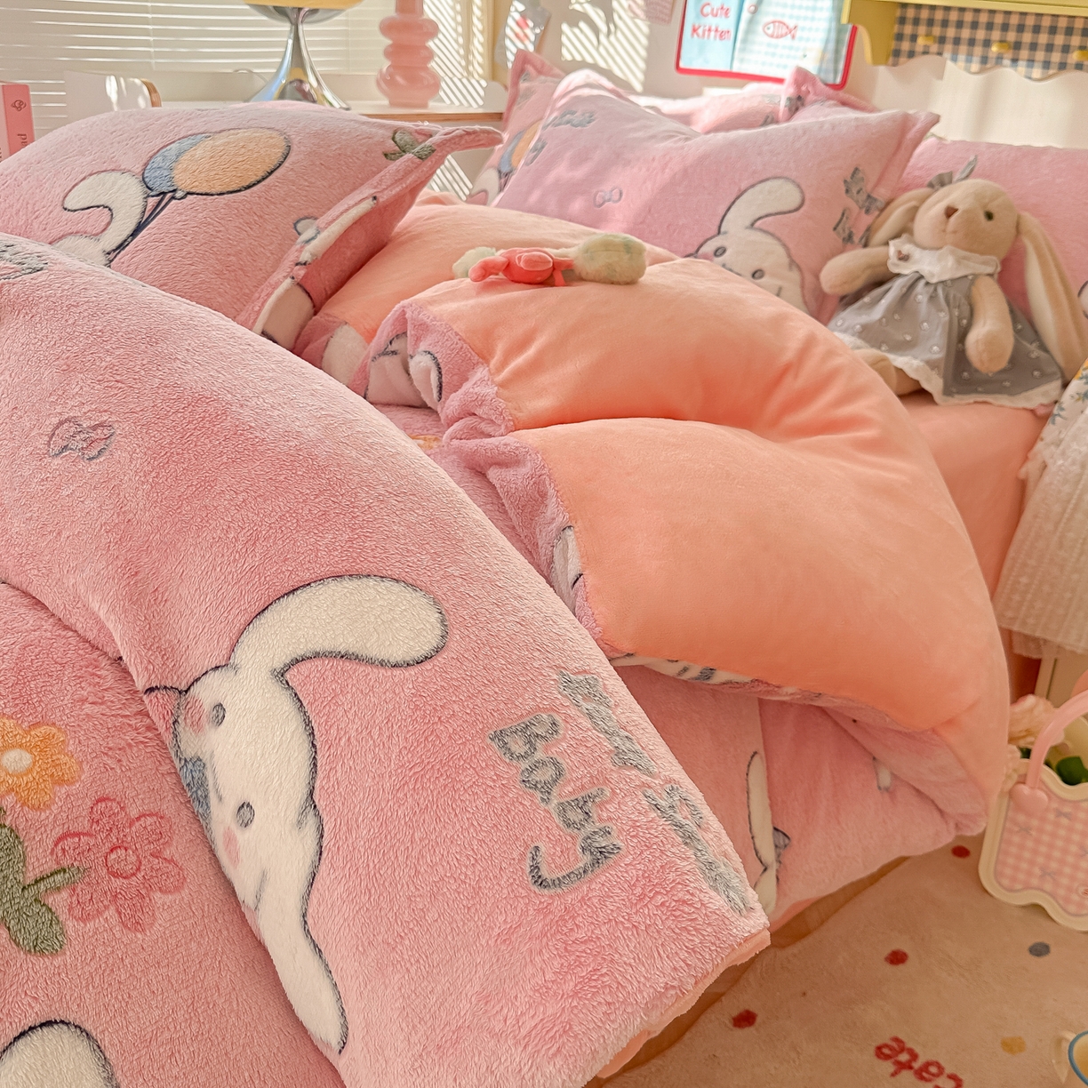 韩巢家纺 2025新款高克重雪花绒牛奶绒四件套系列 大耳朵兔