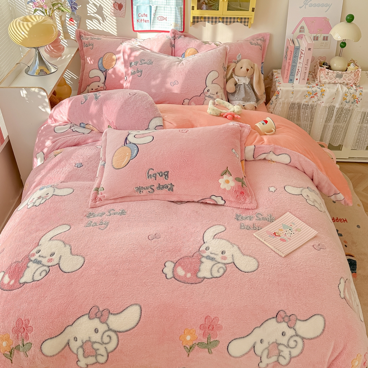 91家纺网 家纺一手货源 找家纺 韩巢家纺 2025新款高克重雪花绒牛奶绒四件套系列 大耳朵兔