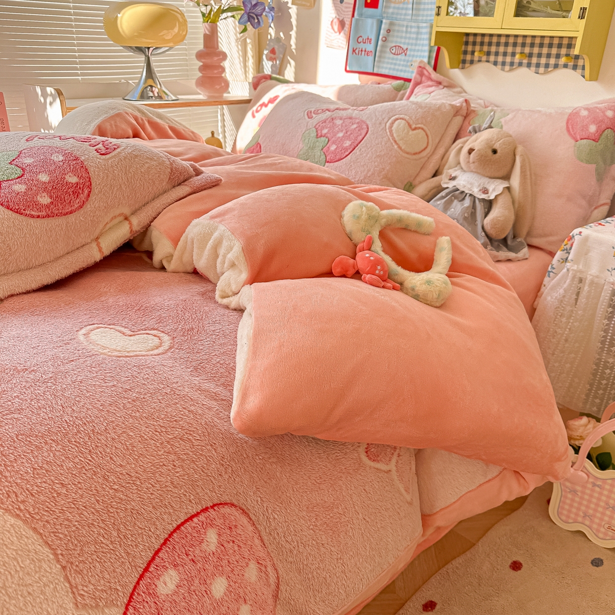 91家纺网 家纺一手货源 找家纺 韩巢家纺 2025新款高克重雪花绒牛奶绒四件套系列 蝶雅