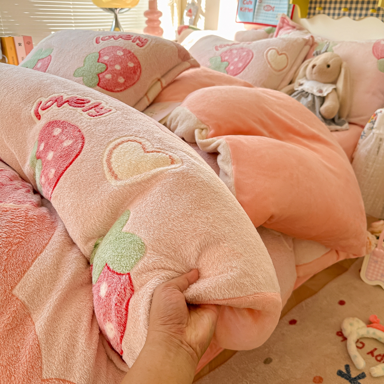 91家纺网 家纺一手货源 找家纺 韩巢家纺 2025新款高克重雪花绒牛奶绒四件套系列 蝶雅