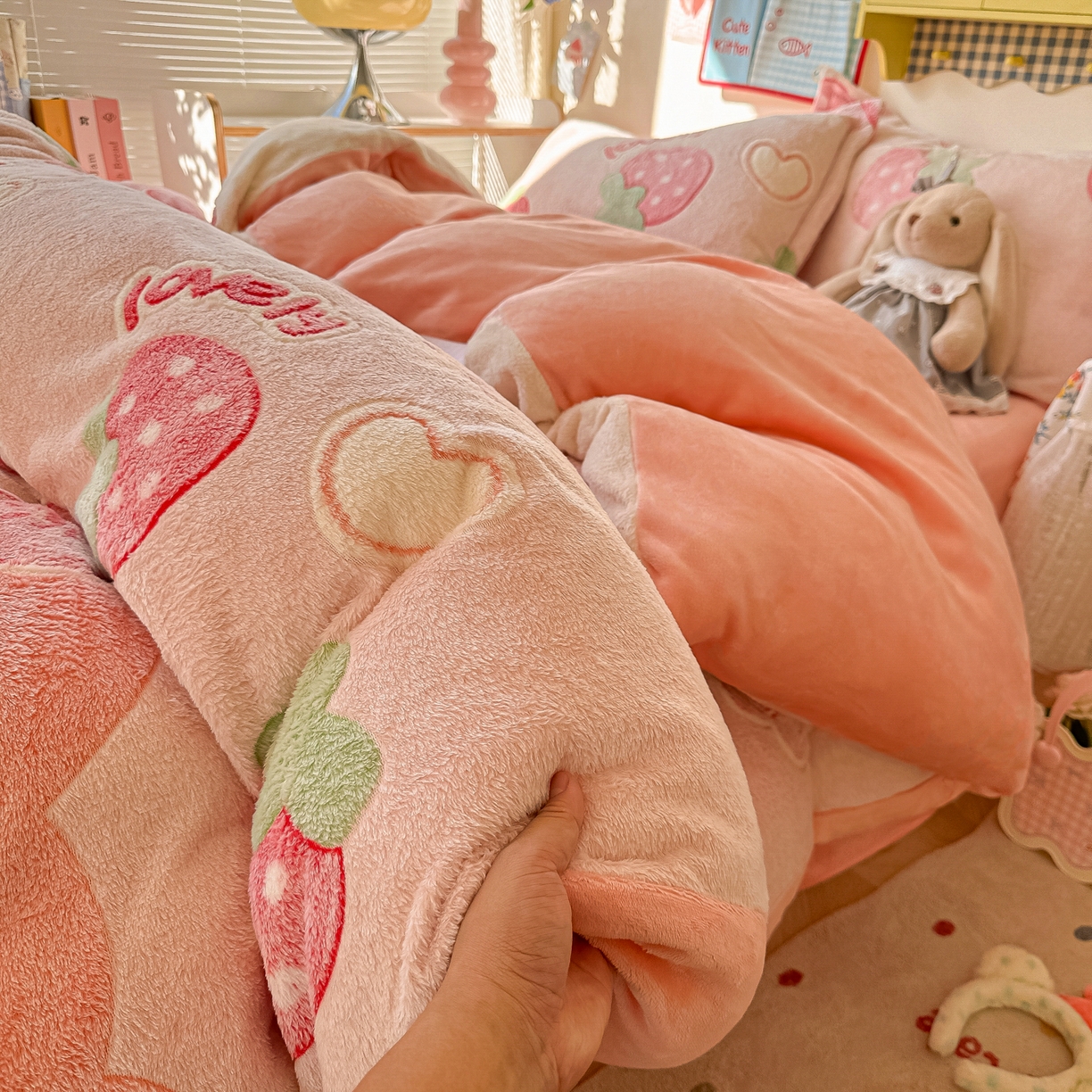 91家纺网 家纺一手货源 找家纺 韩巢家纺 2025新款高克重雪花绒牛奶绒四件套系列 蝶雅