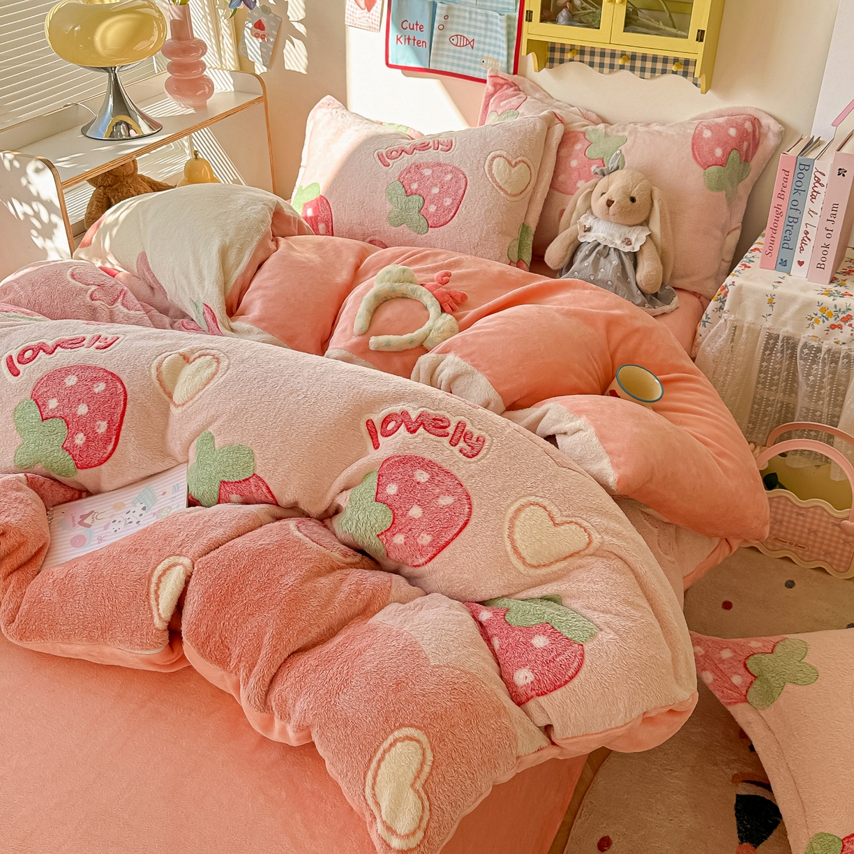 91家纺网 家纺一手货源 找家纺 韩巢家纺 2025新款高克重雪花绒牛奶绒四件套系列 蝶雅