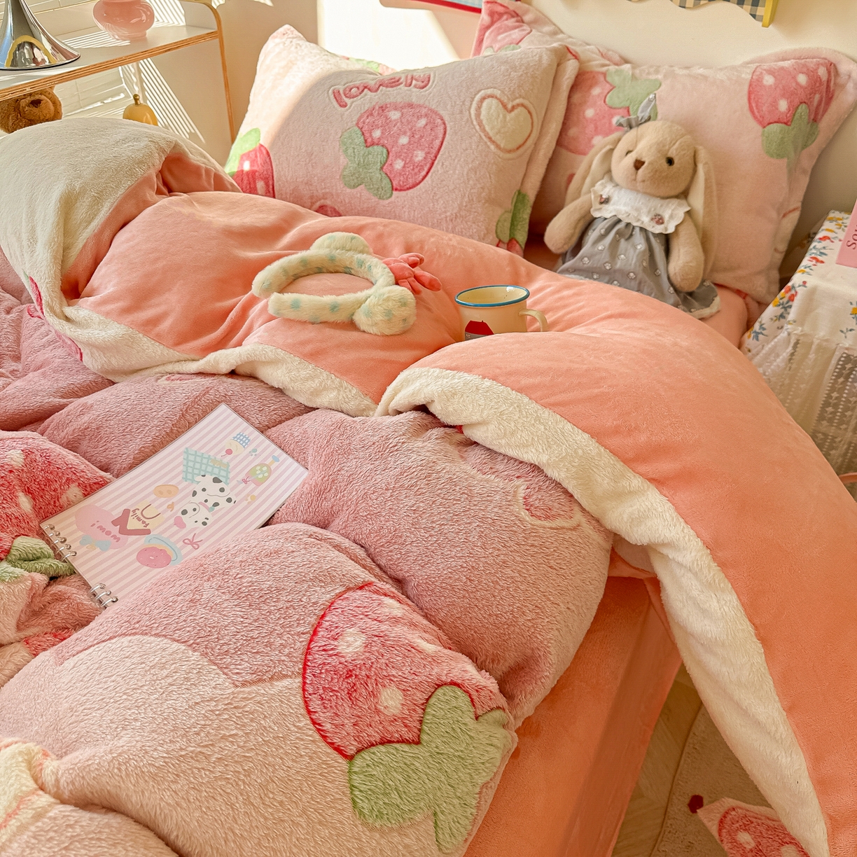 91家纺网 家纺一手货源 找家纺 韩巢家纺 2025新款高克重雪花绒牛奶绒四件套系列 蝶雅