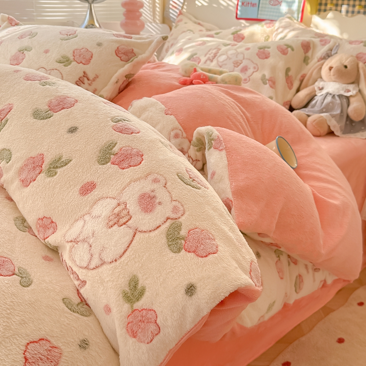 韩巢家纺 2025新款高克重雪花绒牛奶绒四件套系列 花花世界