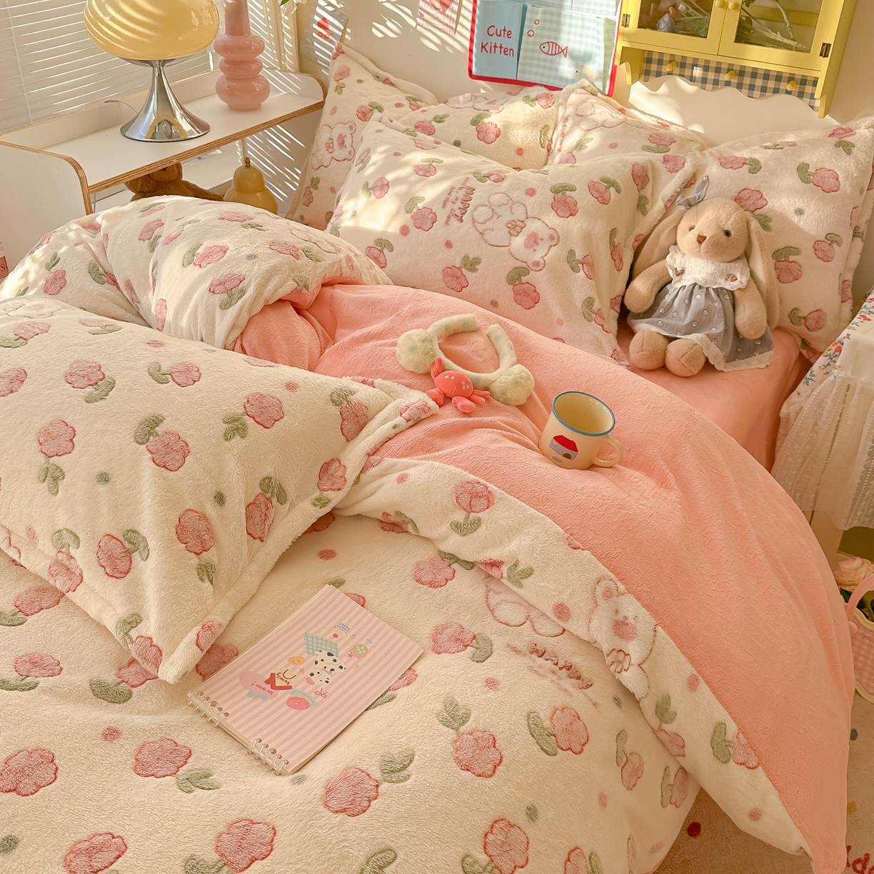 91家纺网 家纺一手货源 找家纺 韩巢家纺 2025新款高克重雪花绒牛奶绒四件套系列 花花世界