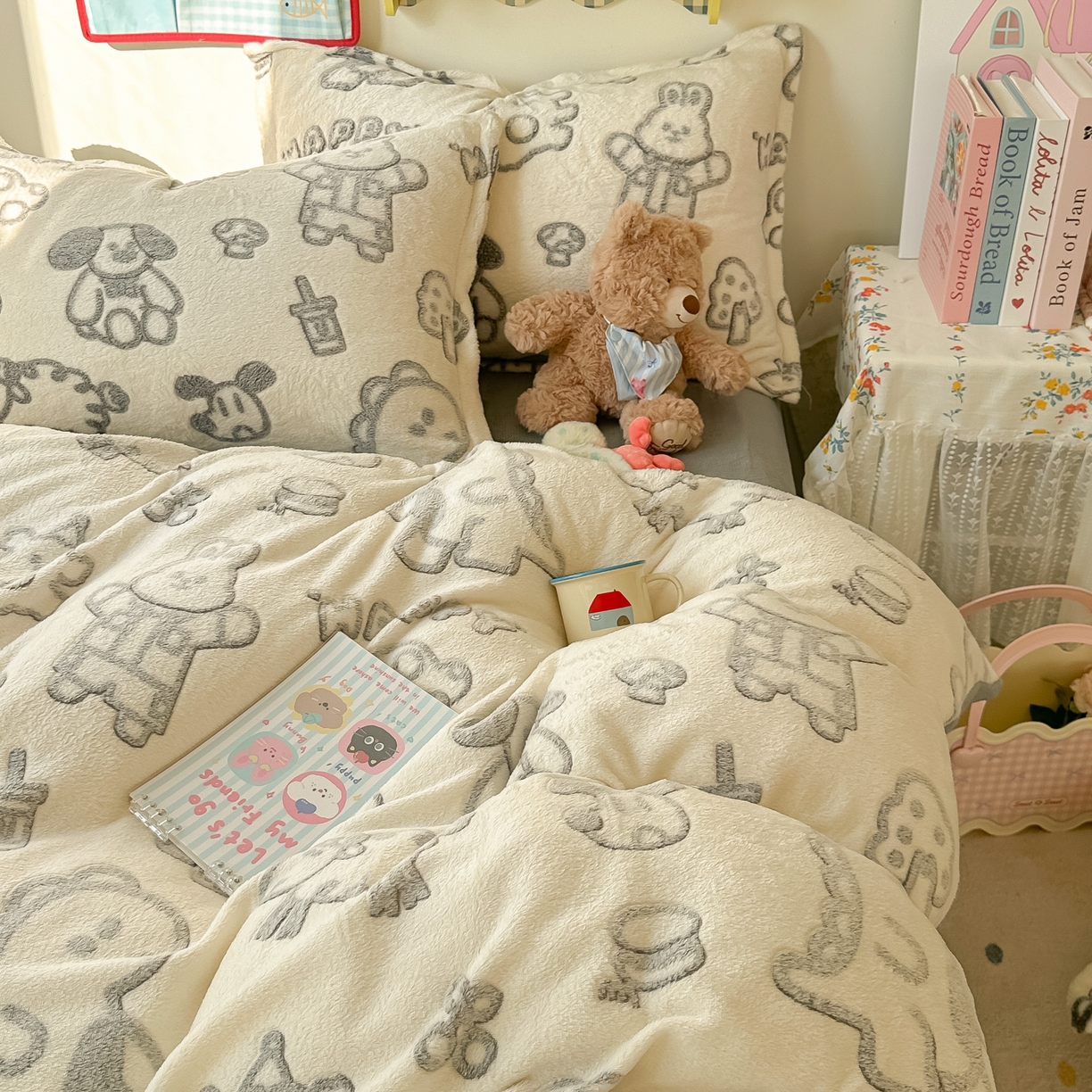 91家纺网 家纺一手货源 找家纺 韩巢家纺 2025新款高克重雪花绒牛奶绒四件套系列 灰色轨迹