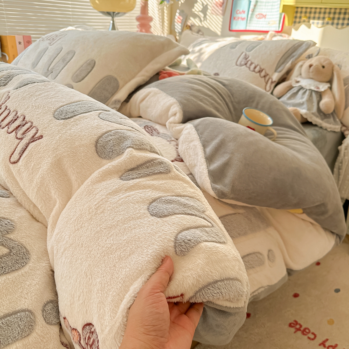 91家纺网 家纺一手货源 找家纺 韩巢家纺 2025新款高克重雪花绒牛奶绒四件套系列 米菲