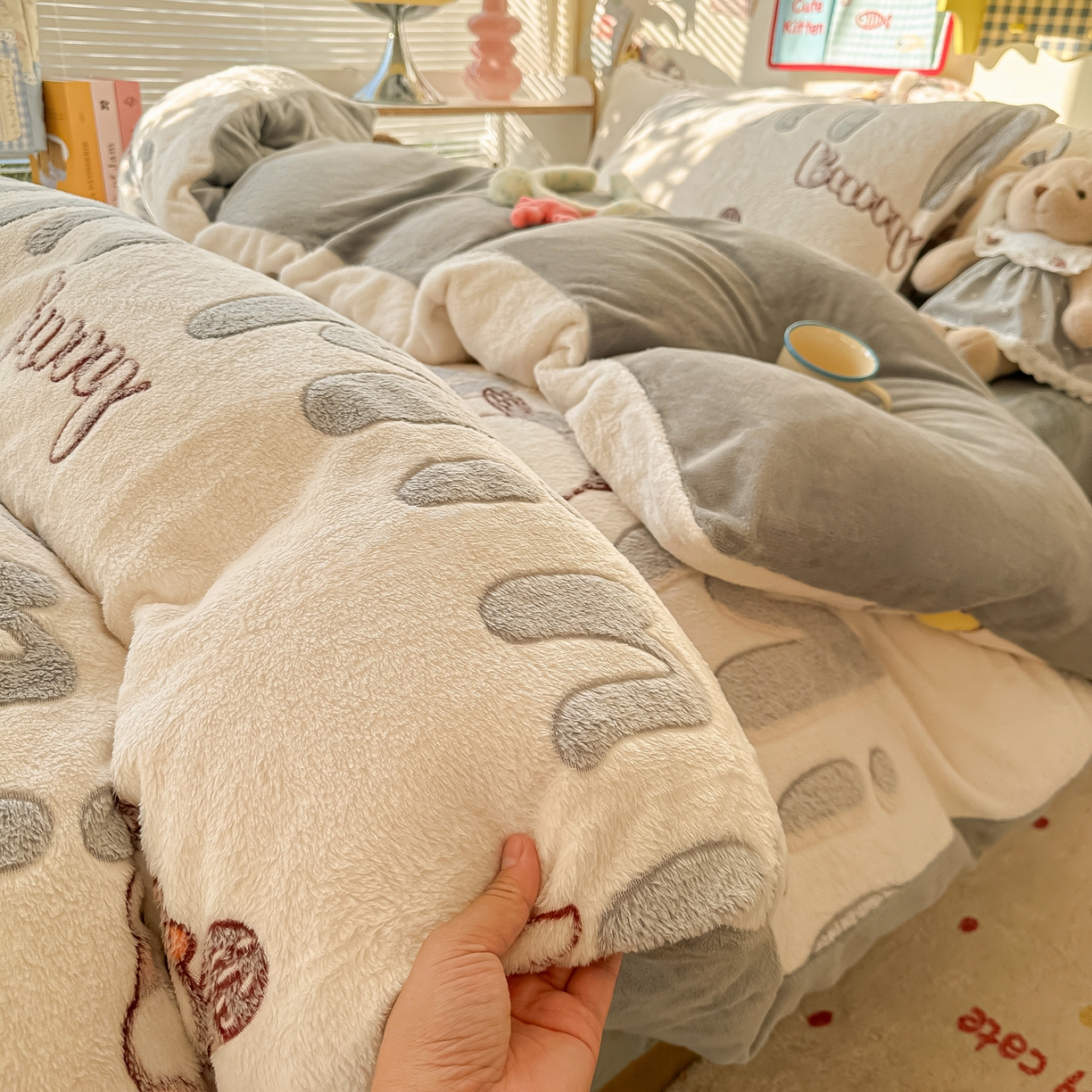 91家纺网 家纺一手货源 找家纺 韩巢家纺 2025新款高克重雪花绒牛奶绒四件套系列 米菲