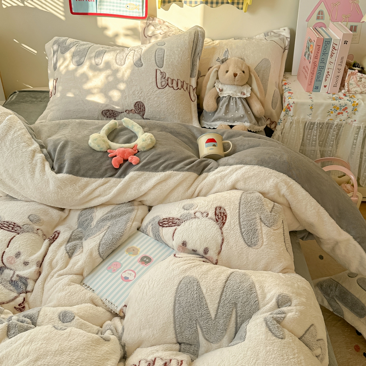 91家纺网 家纺一手货源 找家纺 韩巢家纺 2025新款高克重雪花绒牛奶绒四件套系列 米菲